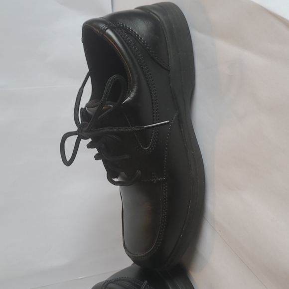 Boys' Hush Puppies Ty Oxford Black Uniform Dress Shoe, Size 4M - Picture 4 of 9